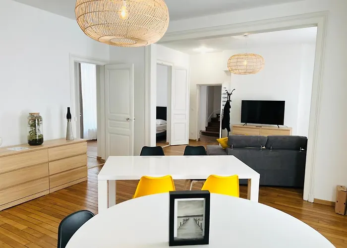 Chic Appartement Type 4 / Parking Prive